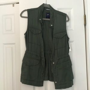 Army green vest with flattering cinched waste !!